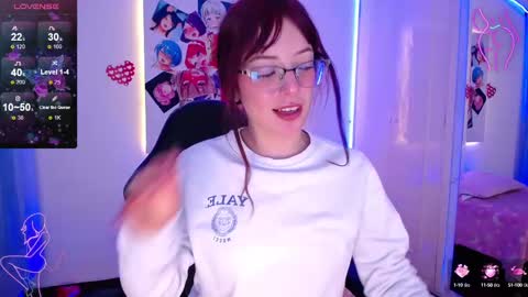 Snapshot of zoeroux_ chatting on 02/25/25, 03:09 Zoe online show from 02/25/25, 03:09