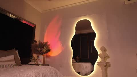 zoevidal_ online show from 10/17/25, 11:57