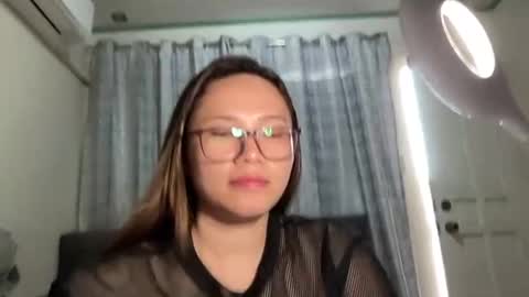 zoey_foryou online show from 10/21/25, 04:13