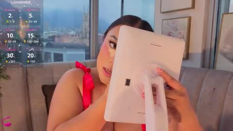 Snapshot of zoey_thommpson chatting on 10/22/25, 07:35 zoey thommpson online show from 10/22/25, 07:35