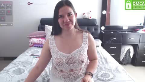 Snapshot of zohe_ chatting on 12/10/24, 01:11 zohe online show from 12/10/24, 01:11