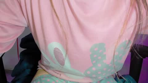 Snapshot of zooeybelair chatting on 02/07/25, 01:01 Alicie online show from 02/07/25, 01:01