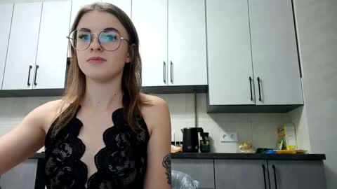 Snapshot of zoriana20 chatting on 10/07/25, 06:27 zoriana20 online show from 10/07/25, 06:27