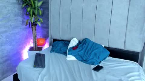 Zoe And Frienda online show from 11/06/25, 12:28