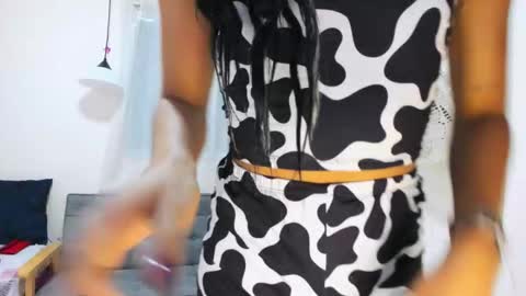 zou_quira online show from 10/15/25, 02:50