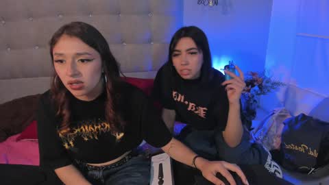 Snapshot of zowi_hottiee chatting on 12/18/24, 03:04 cintya kors online show from 12/18/24, 03:04