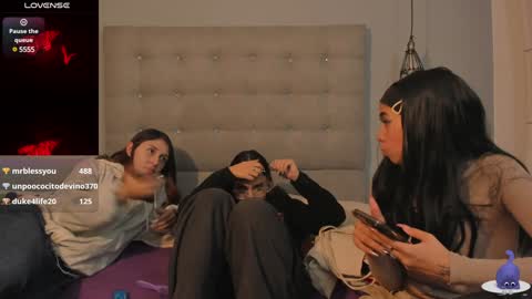 Snapshot of zowi_hottiee chatting on 12/20/24, 09:32 cintya kors online show from 12/20/24, 09:32