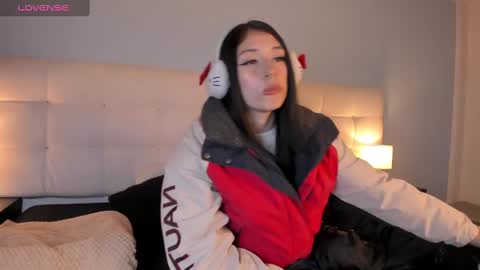 Snapshot of zowi_hottiee chatting on 01/21/25, 02:22 cintya kors online show from 01/21/25, 02:22