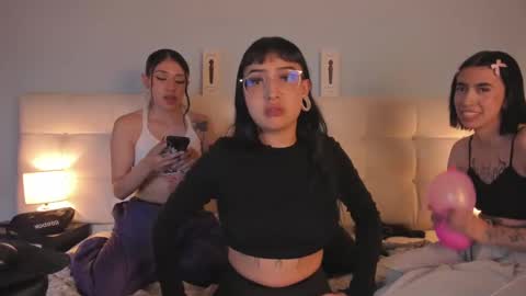 Snapshot of zowi_hottiee chatting on 02/01/25, 06:10 cintya kors online show from 02/01/25, 06:10