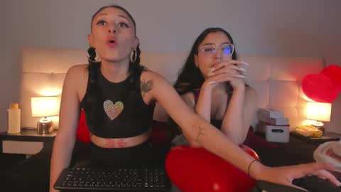 Snapshot of zowi_hottiee chatting on 02/15/25, 02:47 cintya kors online show from 02/15/25, 02:47