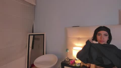 Snapshot of zowi_hottiee chatting on 02/20/25, 08:39 cintya kors online show from 02/20/25, 08:39