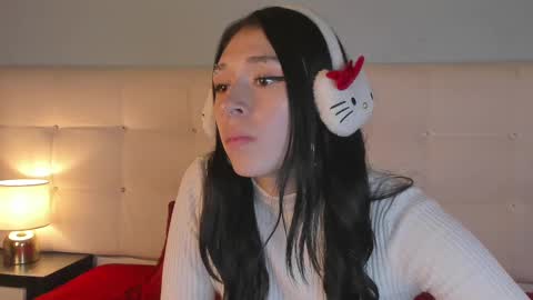 Snapshot of zowi_hottiee chatting on 03/05/25, 02:25 cintya kors online show from 03/05/25, 02:25