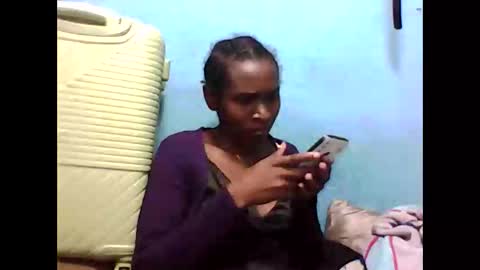 Snapshot of zuana14 chatting on 10/09/25, 03:43 zuana14 online show from 10/09/25, 03:43