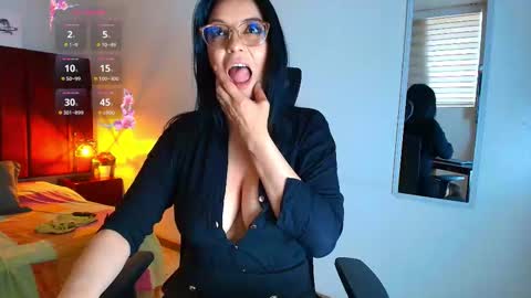 Snapshot of zuzana21 chatting on 09/25/25, 12:42 Zuzana21 online show from 09/25/25, 12:42