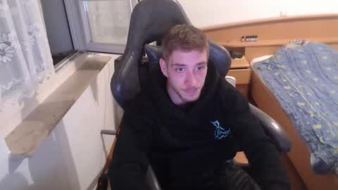 Snapshot of zuzmosfokafasz chatting on 11/07/25, 09:26 Zuzmoe online show from 11/07/25, 09:26