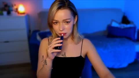 zuzzixx online show from 11/10/25, 06:23