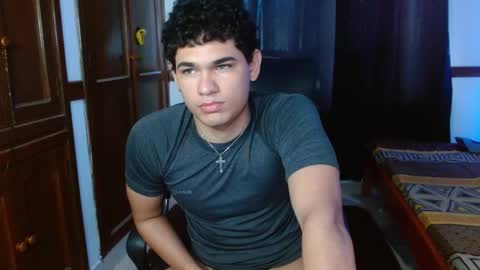 Snapshot of zyrosxk chatting on 11/09/25, 01:53 antonio felipe online show from 11/09/25, 01:53