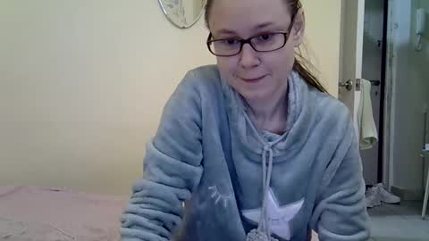 Snapshot of zyuhre chatting on 01/26/25, 01:15 Zyuhre online show from 01/26/25, 01:15
