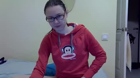 Snapshot of zyuhre chatting on 10/04/25, 04:49 Zyuhre online show from 10/04/25, 04:49