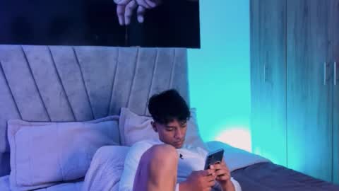 Snapshot of zyzz_1812 chatting on 10/17/25, 06:32 zyzz_1812 online show from 10/17/25, 06:32