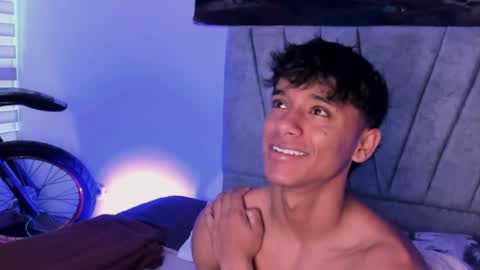 Snapshot of zyzz_1812 chatting on 10/22/25, 04:18 zyzz_1812 online show from 10/22/25, 04:18