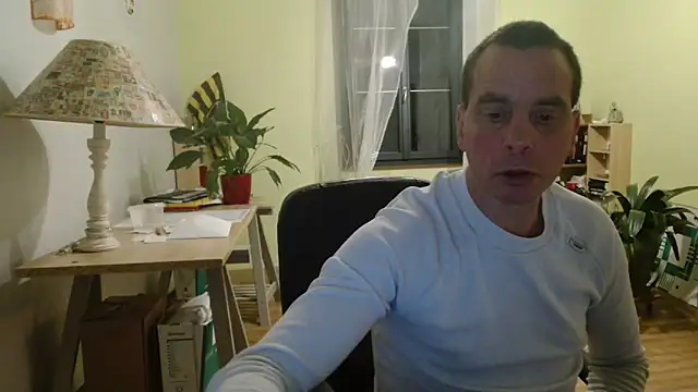 Snapshot of cloupefun chatting on 12/02/24, 04:09 cloupefun online show from 12/02/24, 04:09