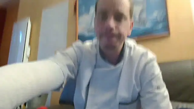 Snapshot of cloupefun chatting on 12/11/24, 03:58 cloupefun online show from 12/11/24, 03:58