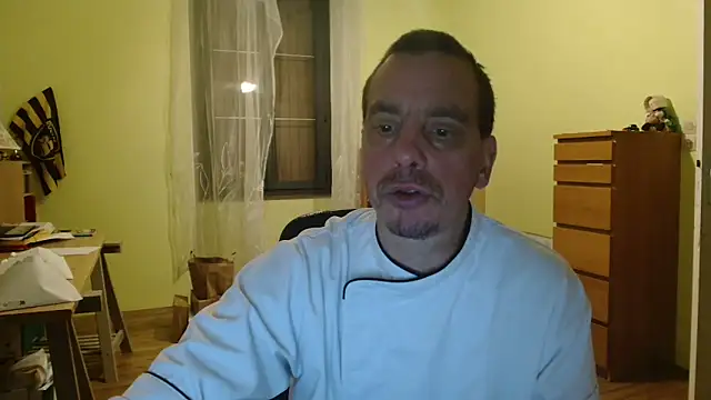 Snapshot of cloupefun chatting on 12/13/24, 04:43 cloupefun online show from 12/13/24, 04:43