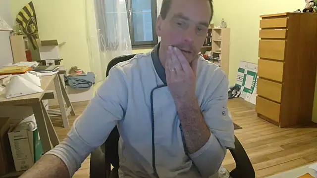 Snapshot of cloupefun chatting on 12/19/24, 05:18 cloupefun online show from 12/19/24, 05:18