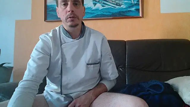 Snapshot of cloupefun chatting on 12/20/24, 12:49 cloupefun online show from 12/20/24, 12:49