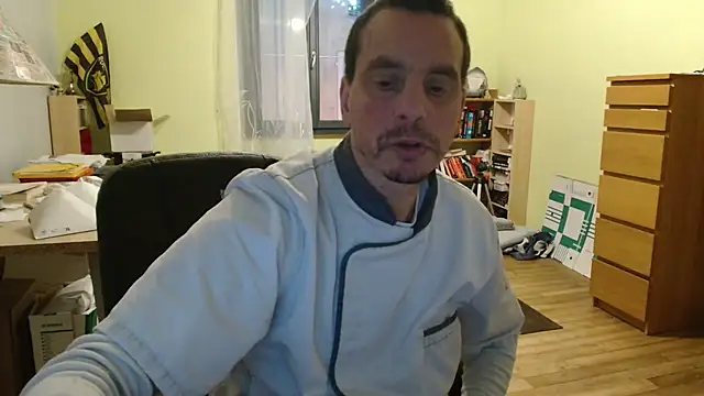 Snapshot of cloupefun chatting on 12/21/24, 06:09 cloupefun online show from 12/21/24, 06:09