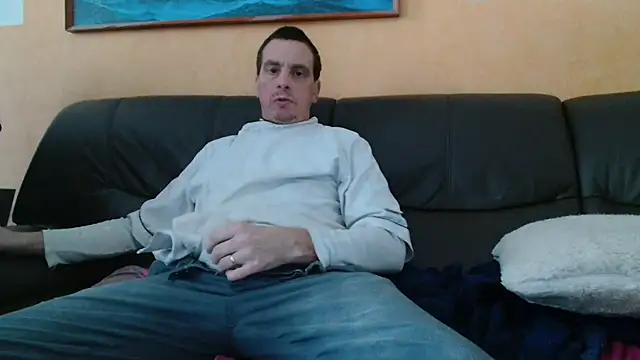 Snapshot of cloupefun chatting on 12/30/24, 12:52 cloupefun online show from 12/30/24, 12:52