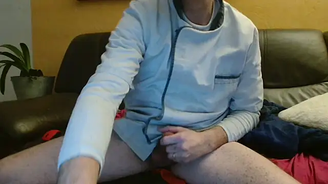 Snapshot of cloupefun chatting on 01/14/25, 02:53 cloupefun online show from 01/14/25, 02:53
