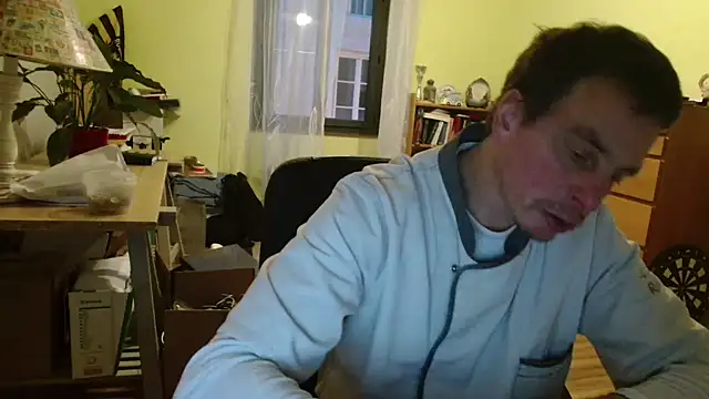Snapshot of cloupefun chatting on 02/15/25, 06:44 cloupefun online show from 02/15/25, 06:44