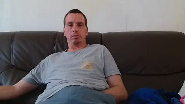 Snapshot of cloupefun chatting on 10/08/25, 11:41 cloupefun online show from 10/08/25, 11:41