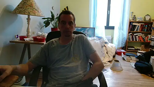 Snapshot of cloupefun chatting on 10/09/25, 06:22 cloupefun online show from 10/09/25, 06:22