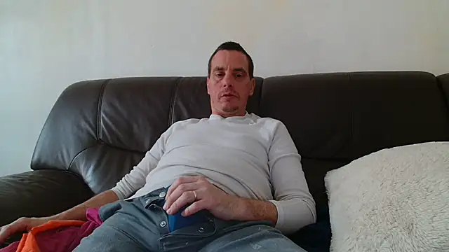 Snapshot of cloupefun chatting on 10/11/25, 11:42 cloupefun online show from 10/11/25, 11:42