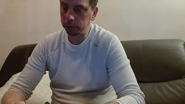 Snapshot of cloupefun chatting on 10/24/25, 06:21 cloupefun online show from 10/24/25, 06:21