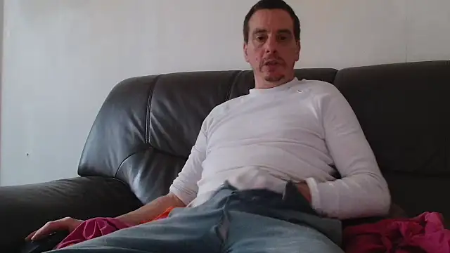 Snapshot of cloupefun chatting on 10/28/25, 07:56 cloupefun online show from 10/28/25, 07:56