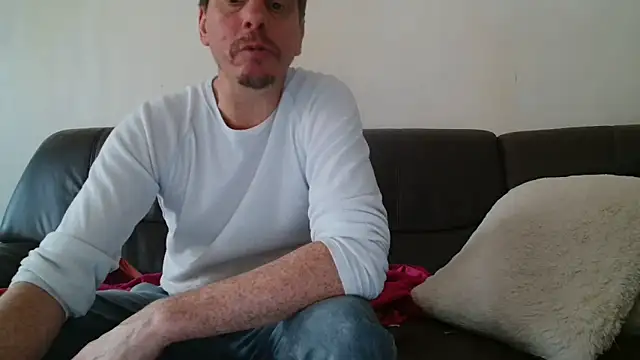 Snapshot of cloupefun chatting on 10/30/25, 08:05 cloupefun online show from 10/30/25, 08:05