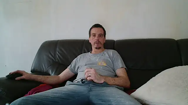 Snapshot of cloupefun chatting on 11/06/25, 08:15 cloupefun online show from 11/06/25, 08:15