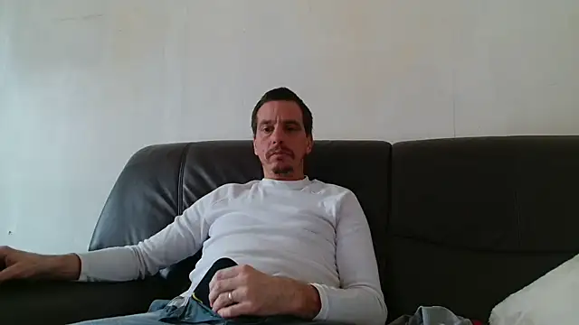 Snapshot of cloupefun chatting on 11/07/25, 12:49 cloupefun online show from 11/07/25, 12:49