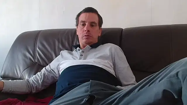 Snapshot of cloupefun chatting on 11/15/25, 12:45 cloupefun online show from 11/15/25, 12:45