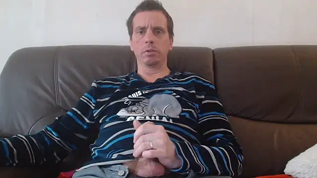 Snapshot of cloupefun chatting on 11/16/25, 09:48 cloupefun online show from 11/16/25, 09:48