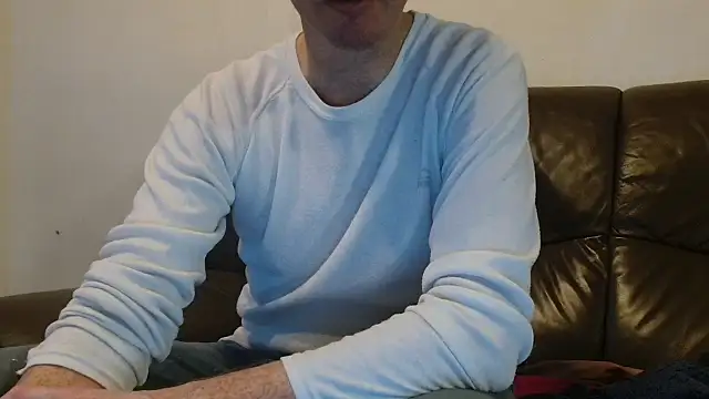 Snapshot of cloupefun chatting on 11/18/25, 07:24 cloupefun online show from 11/18/25, 07:24