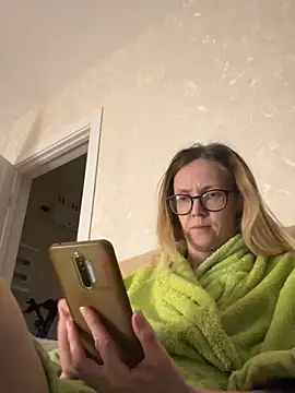 Snapshot of angelmommu chatting on 02/22/25, 05:57 angelmommu online show from 02/22/25, 05:57