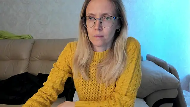 Snapshot of angelmommu chatting on 02/26/25, 12:25 angelmommu online show from 02/26/25, 12:25