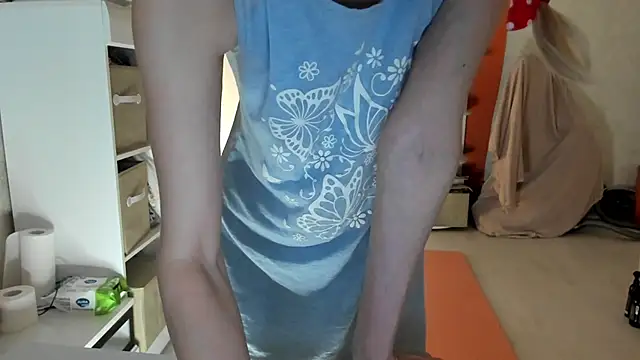 Snapshot of angelmommu chatting on 03/22/25, 06:11 angelmommu online show from 03/22/25, 06:11