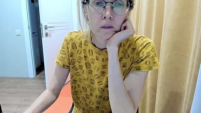 Snapshot of angelmommu chatting on 09/22/25, 05:26 angelmommu online show from 09/22/25, 05:26