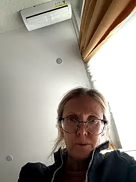 Snapshot of angelmommu chatting on 10/02/25, 07:15 angelmommu online show from 10/02/25, 07:15